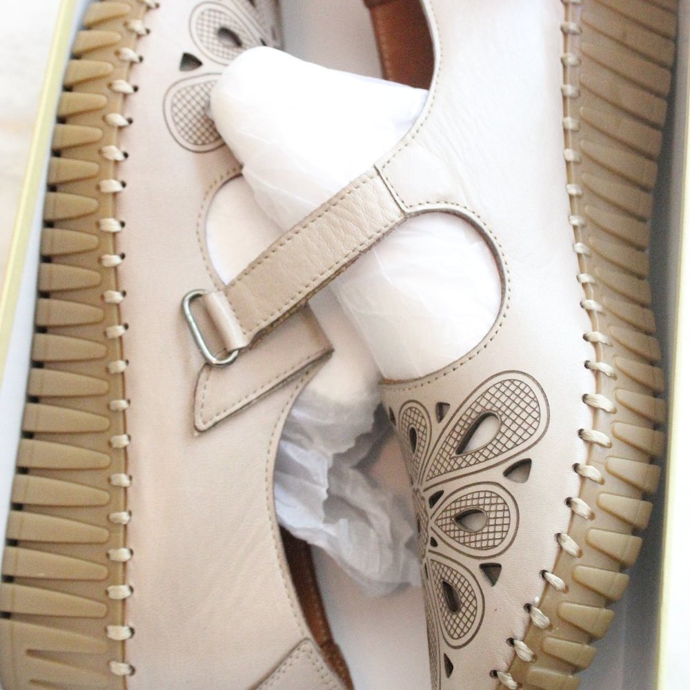 BRAND NEW - SUPER CUTE - summertime ready - SPRING STEP AMAIRANI SHOE